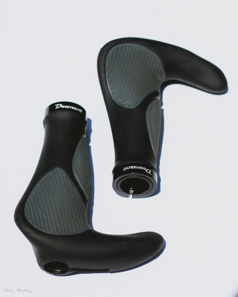 Deemount Grips